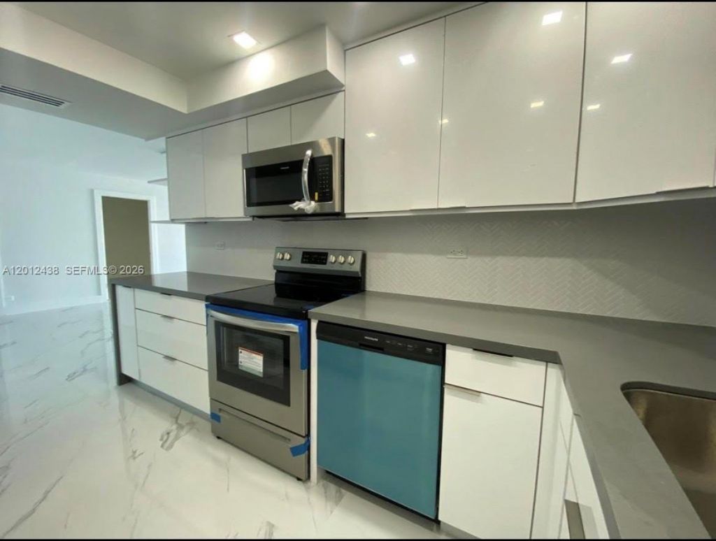 6039 Collins Ave, Unit 1033, Miami Beach, FL 33140 Photo