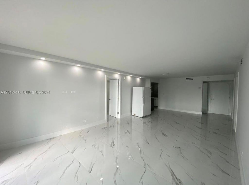 6039 Collins Ave, Unit 1033, Miami Beach, FL 33140 Photo