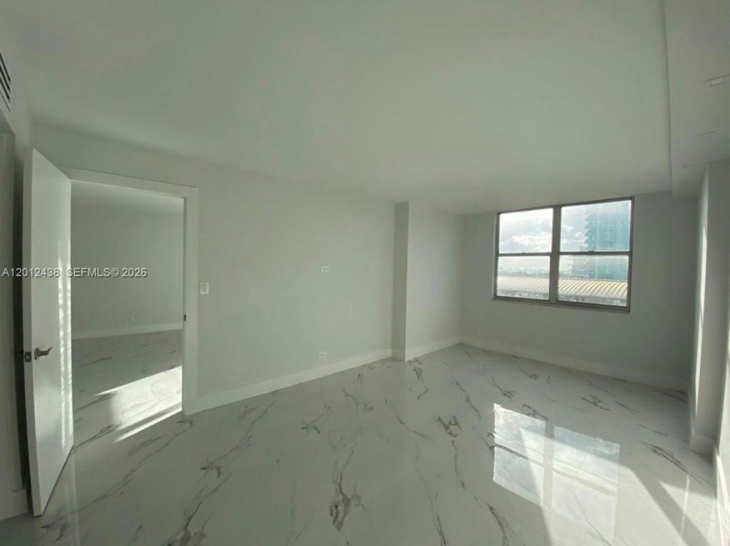 6039 Collins Ave, Unit 1033, Miami Beach, FL 33140 Photo