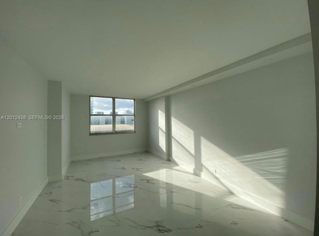 6039 Collins Ave, Unit 1033, Miami Beach, FL 33140 Photo