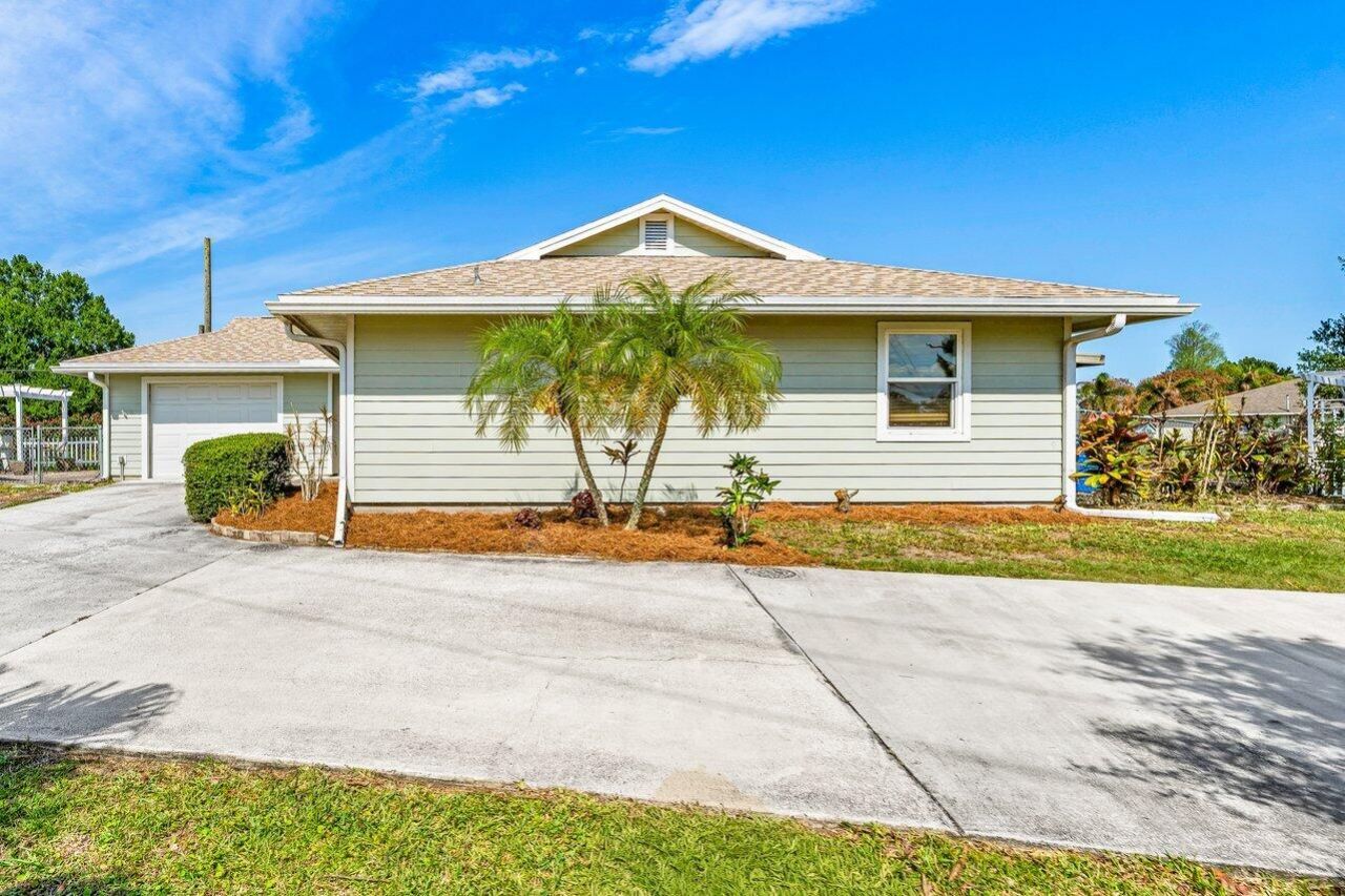2411 SE Floresta Drive, Port Saint Lucie, FL 34984 Photo