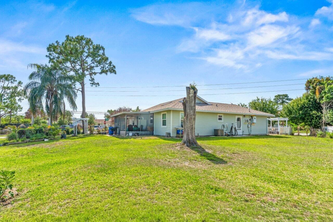 2411 SE Floresta Drive, Port Saint Lucie, FL 34984 Photo