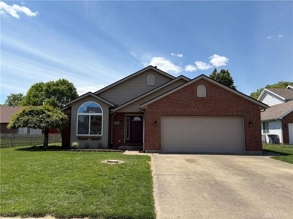 2896 Red Oak Circle, Troy, OH 45373