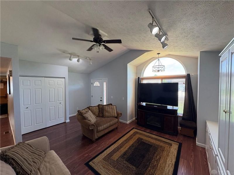 2896 Red Oak Circle, Troy, OH 45373 Photo 2