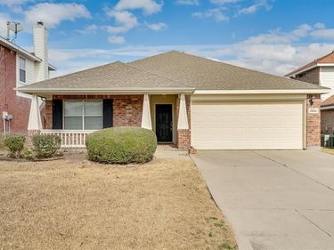 9804 Westmere Lane, Fort Worth, TX 76108