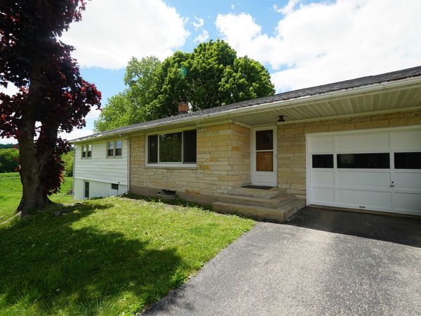 201 S Jackson, HANOVER, IL 61041