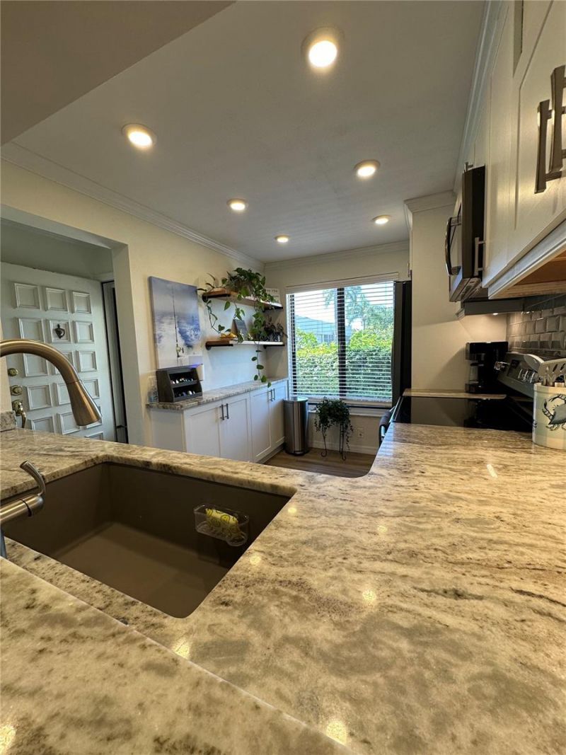 6104 Palma Del Mar Boulevard S, Unit 102, Saint Petersburg, FL 33715 Photo