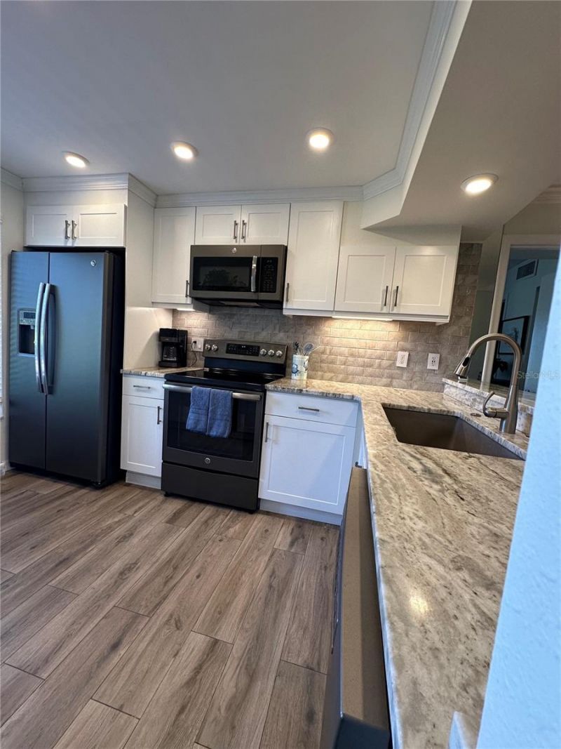6104 Palma Del Mar Boulevard S, Unit 102, Saint Petersburg, FL 33715 Photo