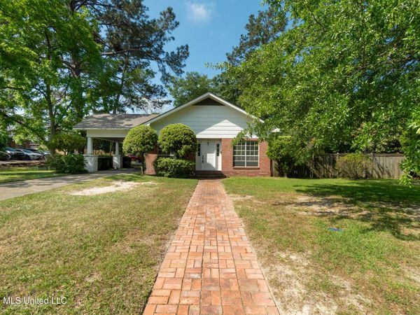 204 5th Avenue, Hattiesburg, MS 39401