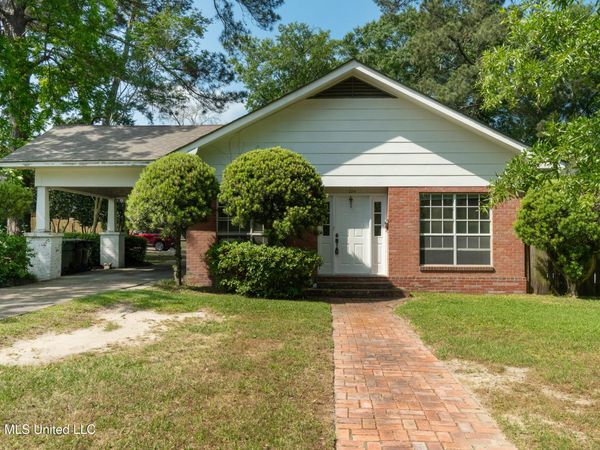 204 5th Avenue, Hattiesburg, MS 39401