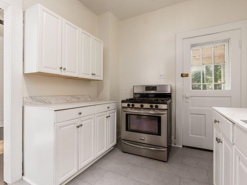 2465 Indiana Avenue, Columbus, OH 43202 Photo 14