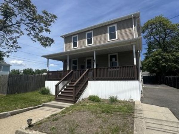 38 Taunton Avenue, Unit 2, Seekonk, MA 02771