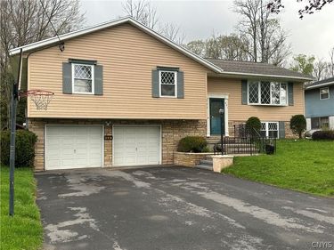 531 Cedarbrook Crescent, Utica, NY 13502