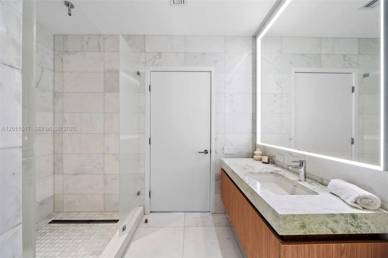 500 Alton Rd , Unit 501, Miami Beach, FL 33139 Photo