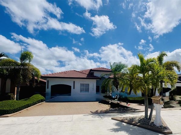 15562 SW 177th Ter, Miami, FL 33187