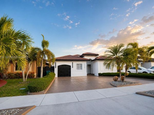15562 SW 177th Ter, Miami, FL 33187