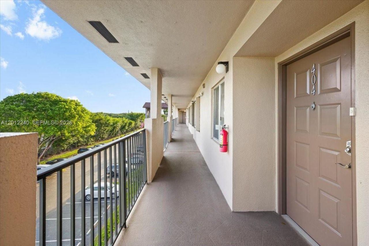 12551 SW 16th Ct, Unit 404C, Pembroke Pines, FL 33027 Photo