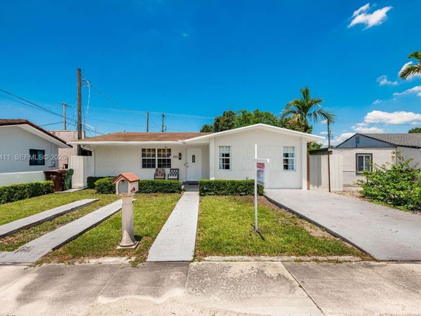 395 W 39th Pl , Hialeah, FL 33012