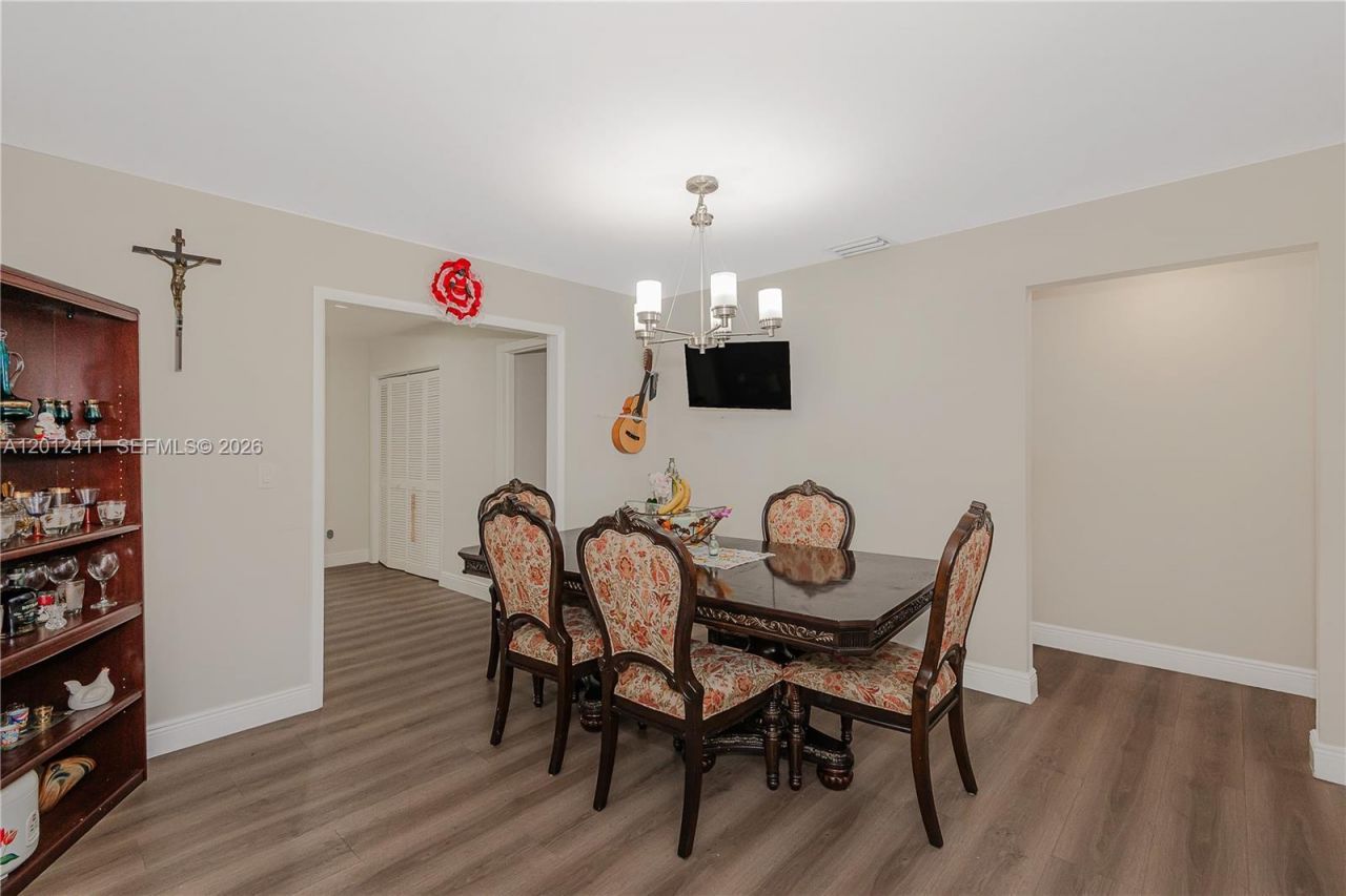 395 W 39th Pl , Hialeah, FL 33012 Photo