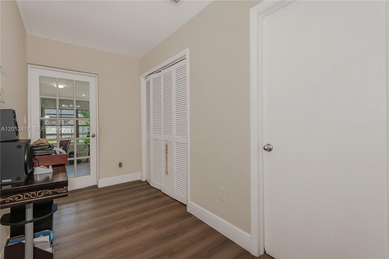 395 W 39th Pl , Hialeah, FL 33012 Photo