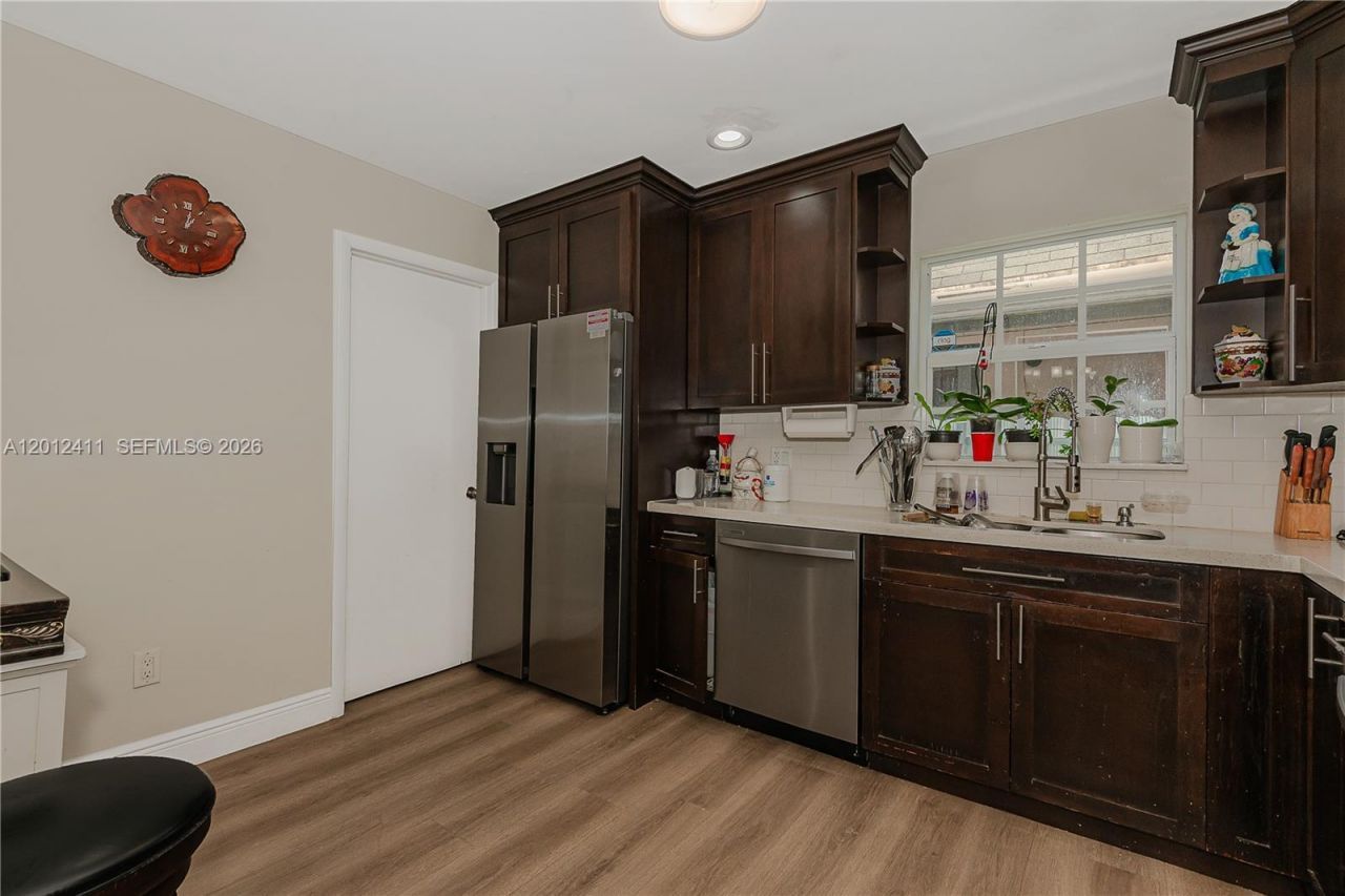 395 W 39th Pl , Hialeah, FL 33012 Photo