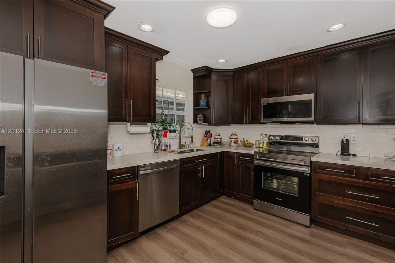 395 W 39th Pl , Hialeah, FL 33012 Photo
