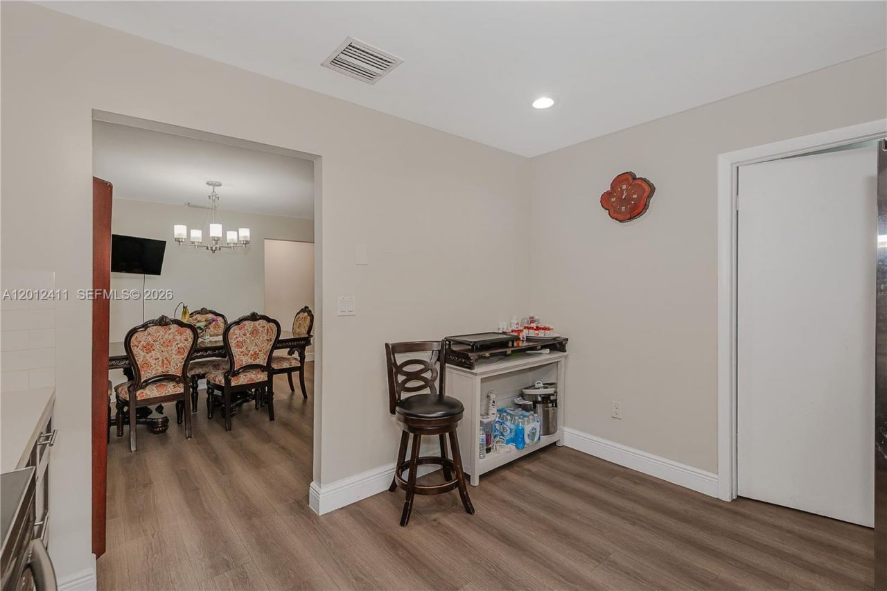 395 W 39th Pl , Hialeah, FL 33012 Photo