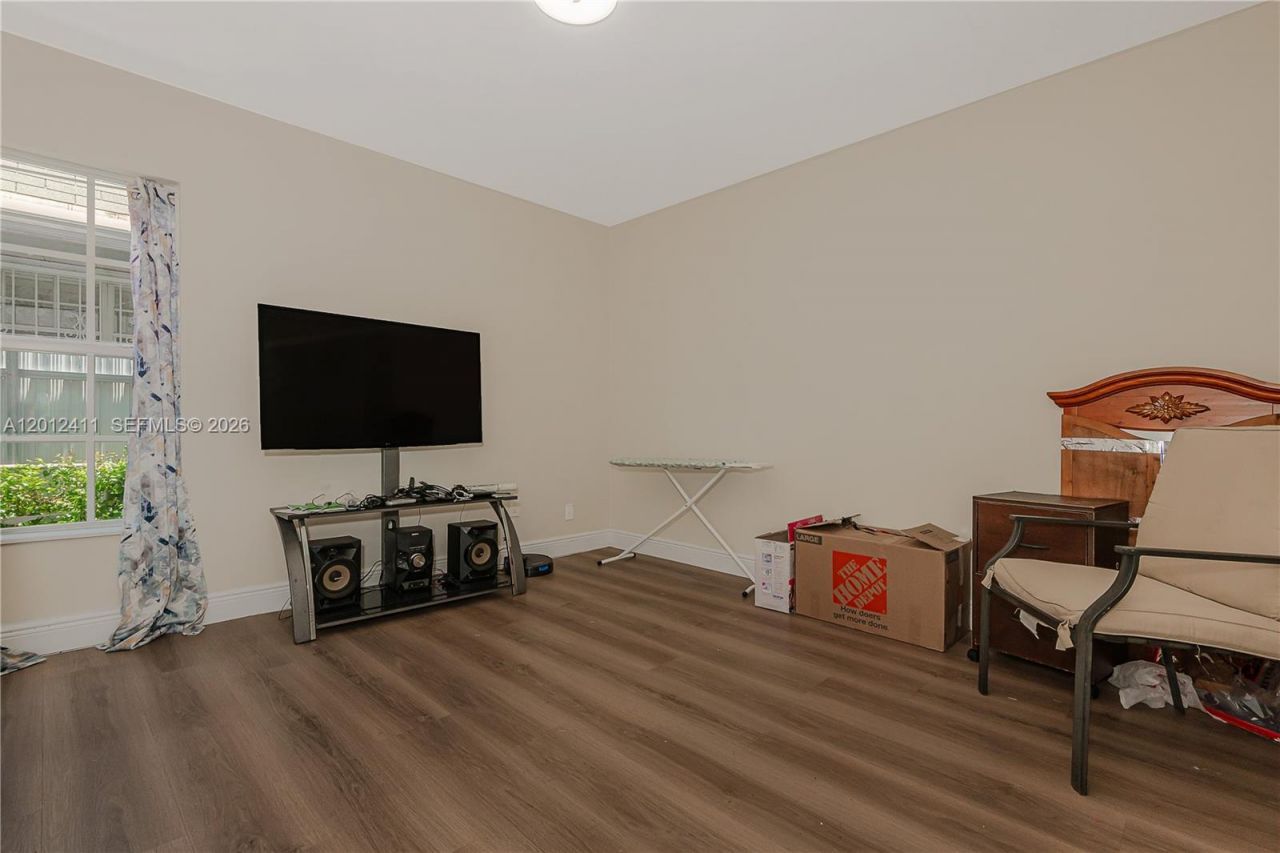 395 W 39th Pl , Hialeah, FL 33012 Photo