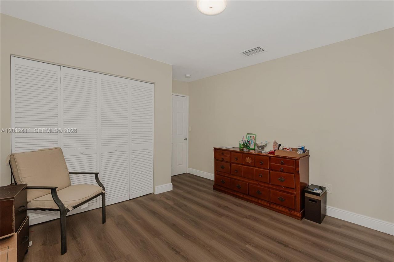 395 W 39th Pl , Hialeah, FL 33012 Photo