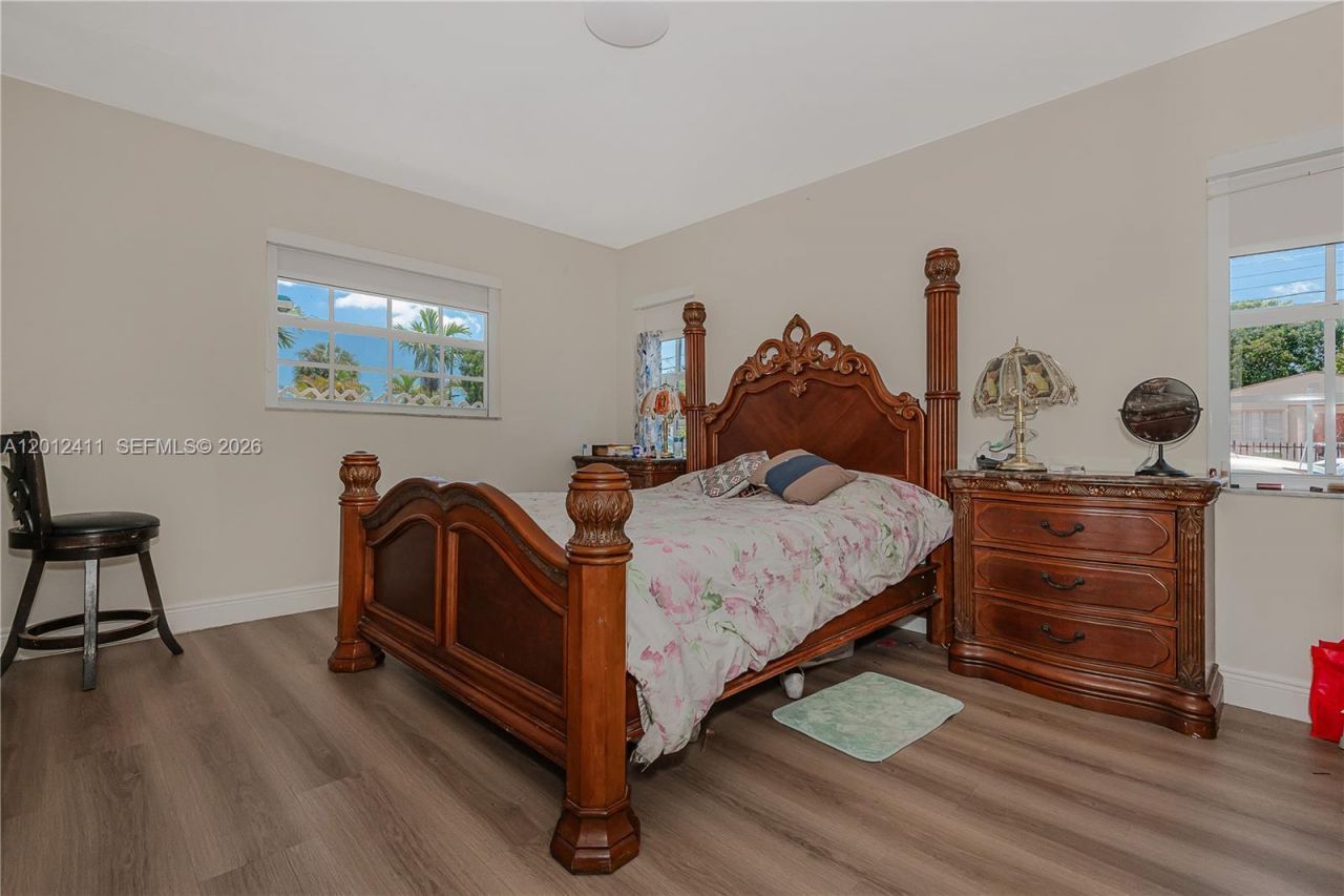 395 W 39th Pl , Hialeah, FL 33012 Photo