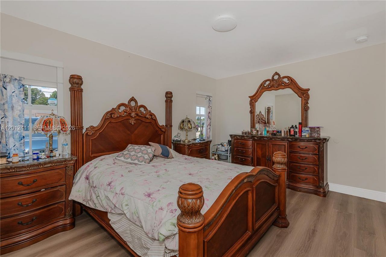 395 W 39th Pl , Hialeah, FL 33012 Photo