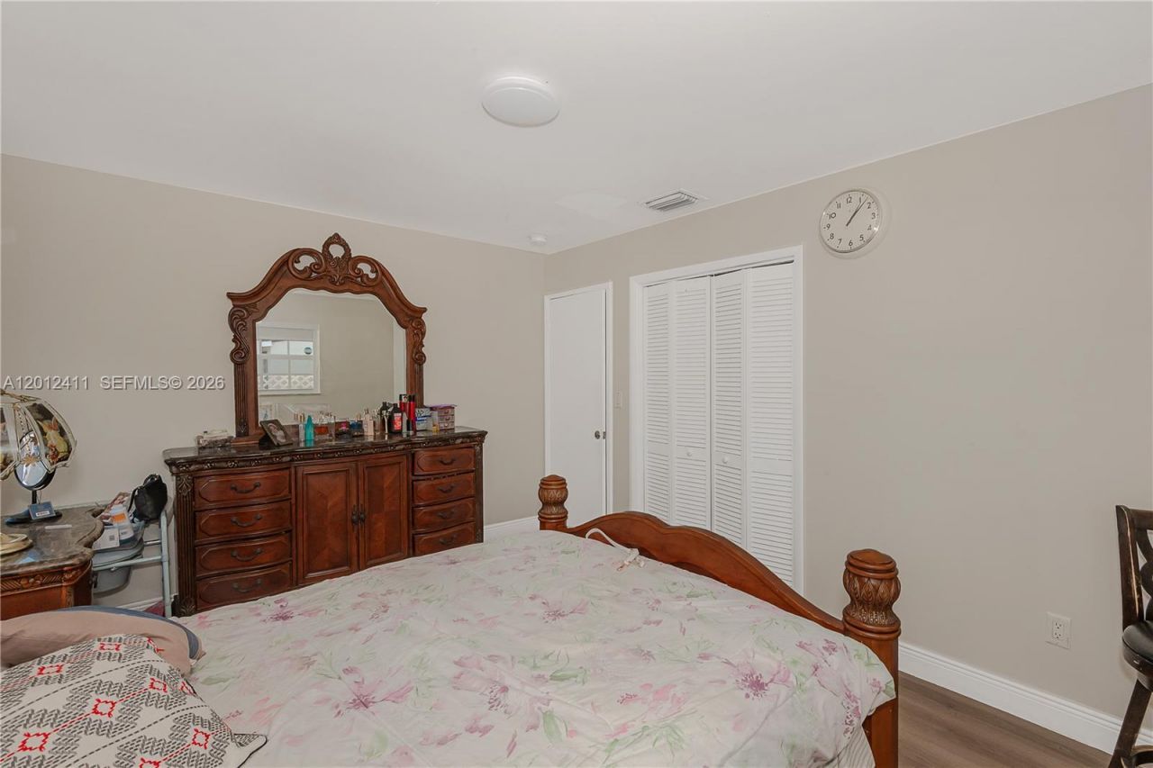 395 W 39th Pl , Hialeah, FL 33012 Photo