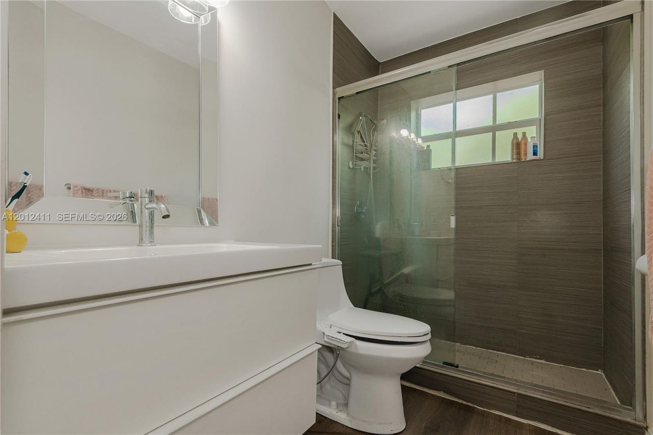 395 W 39th Pl , Hialeah, FL 33012 Photo