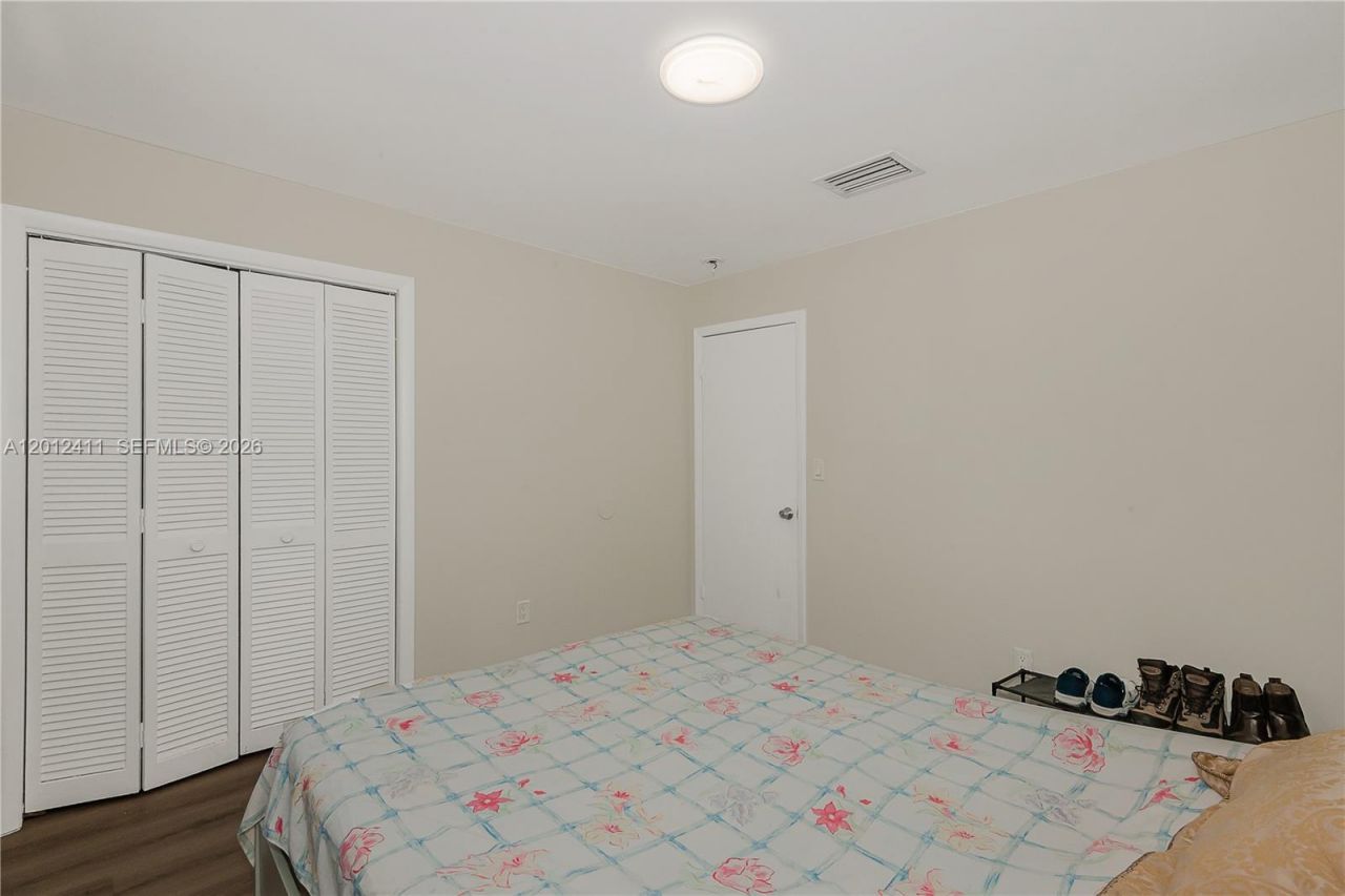 395 W 39th Pl , Hialeah, FL 33012 Photo