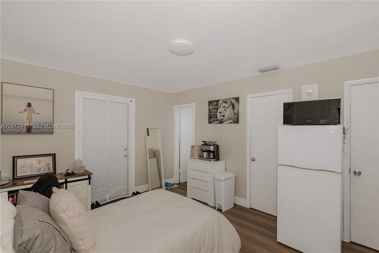 395 W 39th Pl , Hialeah, FL 33012 Photo