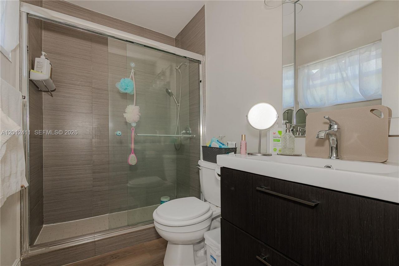 395 W 39th Pl , Hialeah, FL 33012 Photo