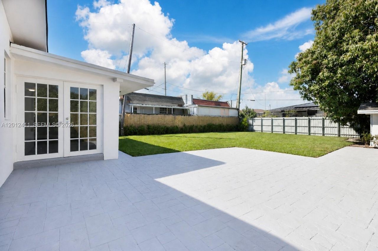 395 W 39th Pl , Hialeah, FL 33012 Photo