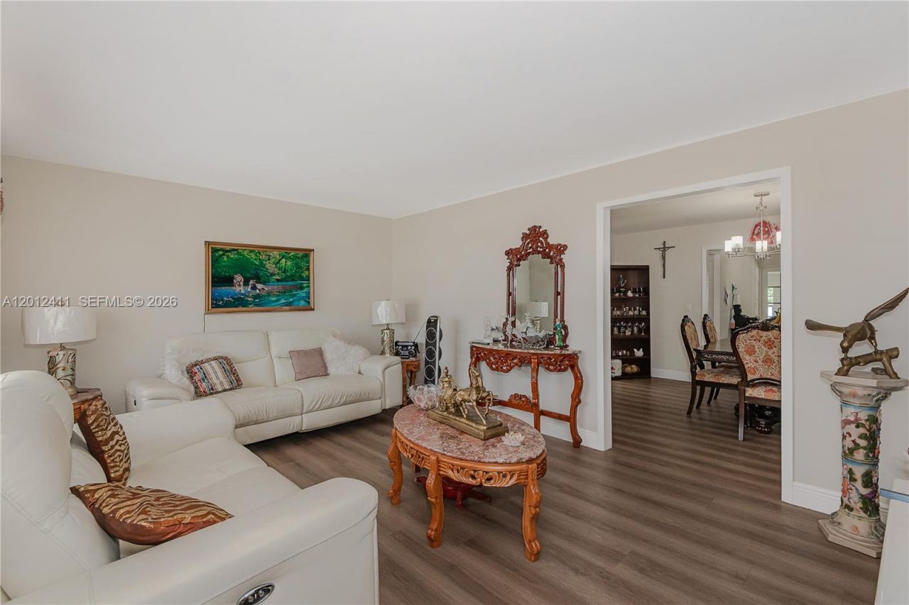 395 W 39th Pl , Hialeah, FL 33012 Photo