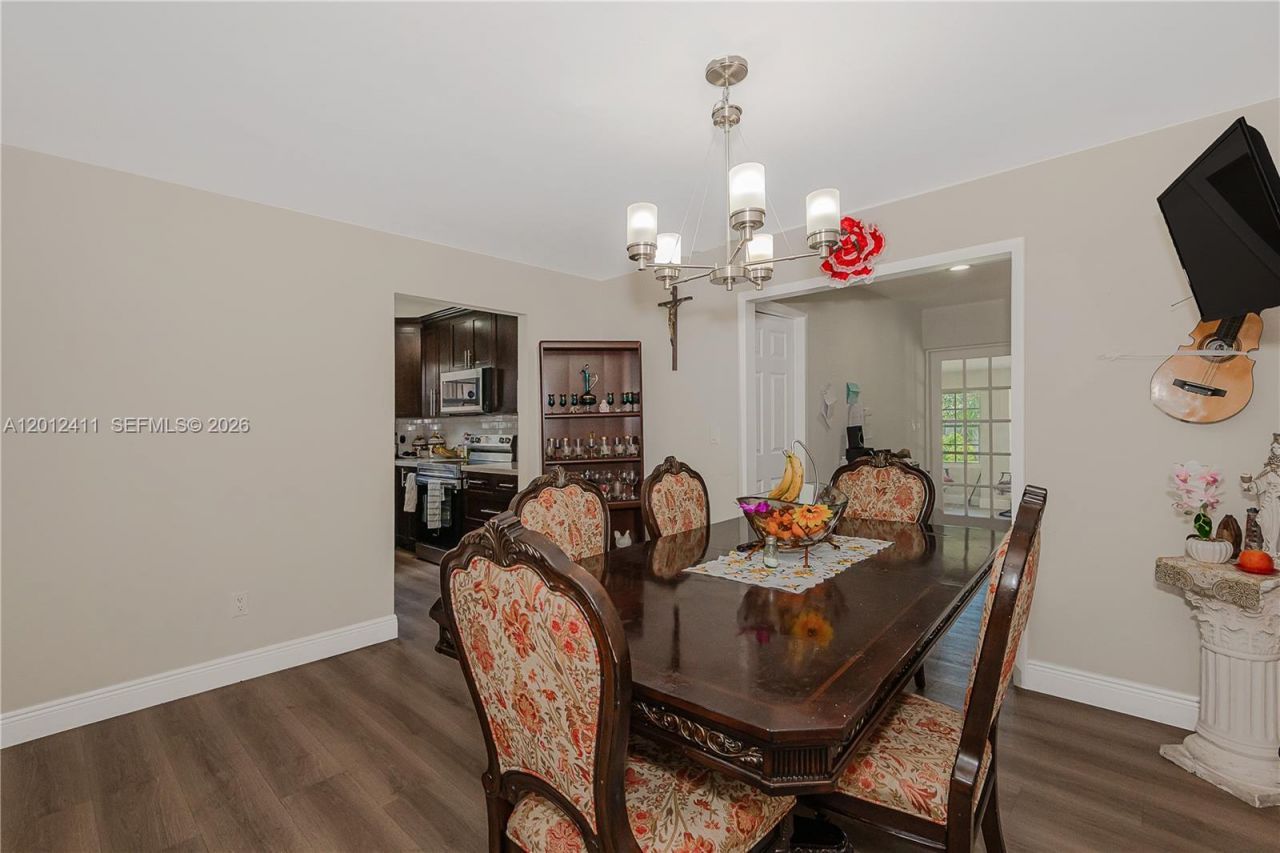 395 W 39th Pl , Hialeah, FL 33012 Photo