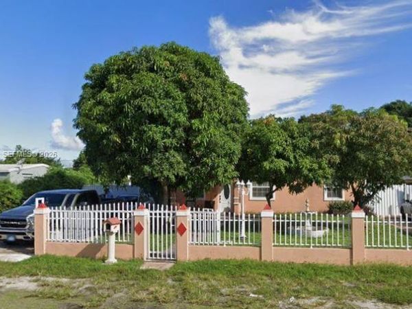 1725 NW 121st St , Miami, FL 33167