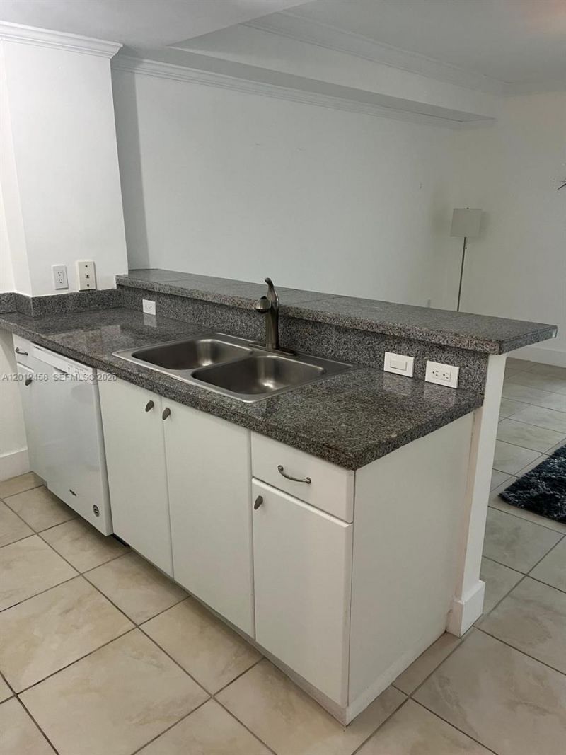 2740 SW 28th Ter , Unit 203, Miami, FL 33133 Photo