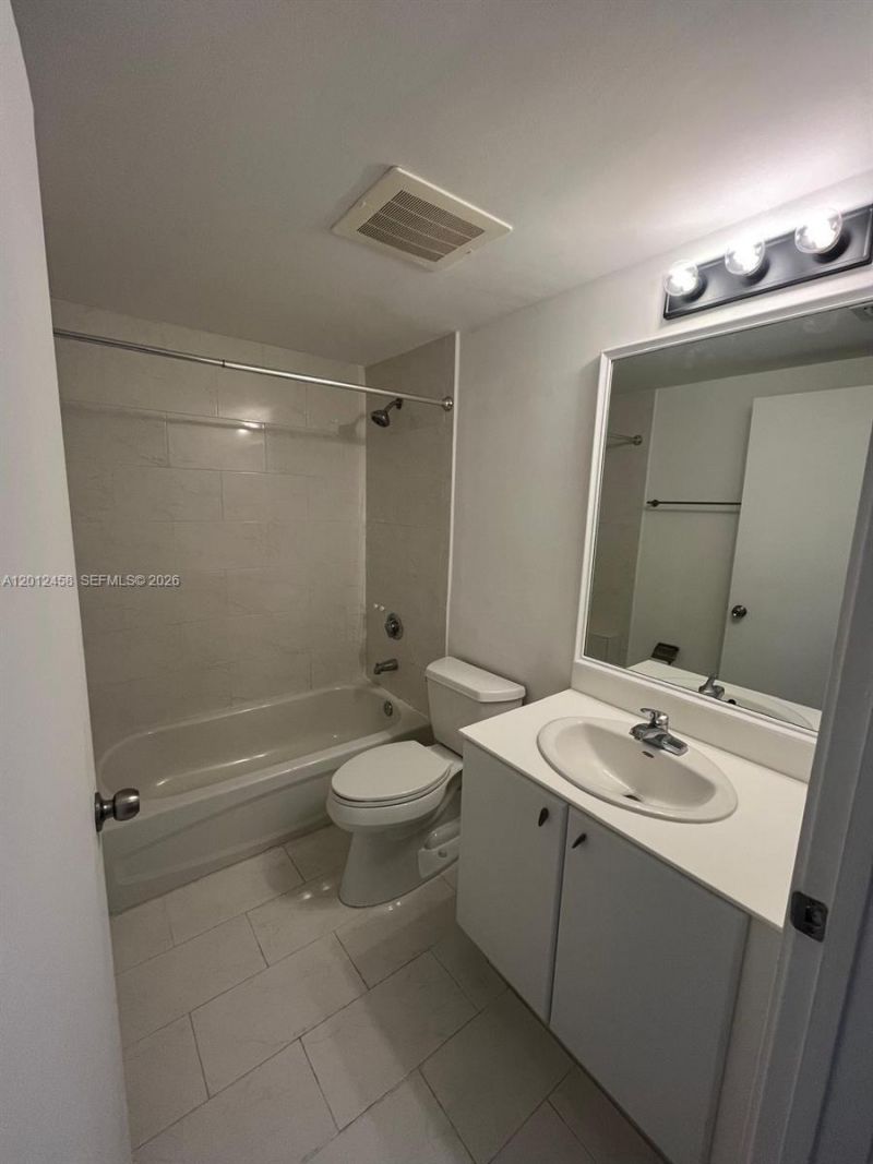2740 SW 28th Ter , Unit 203, Miami, FL 33133 Photo