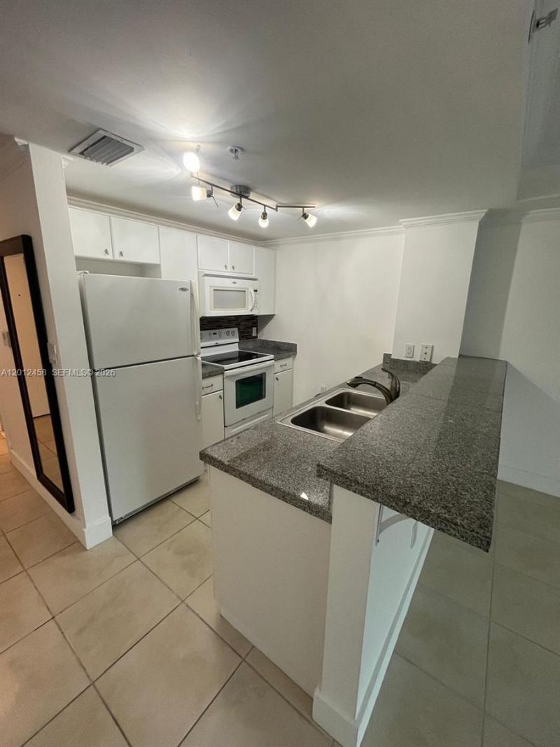 2740 SW 28th Ter , Unit 203, Miami, FL 33133 Photo