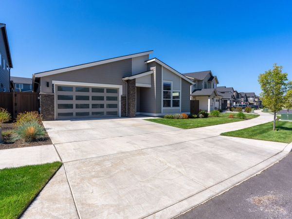 3031 NE Moreno Place, Bend, OR 97701