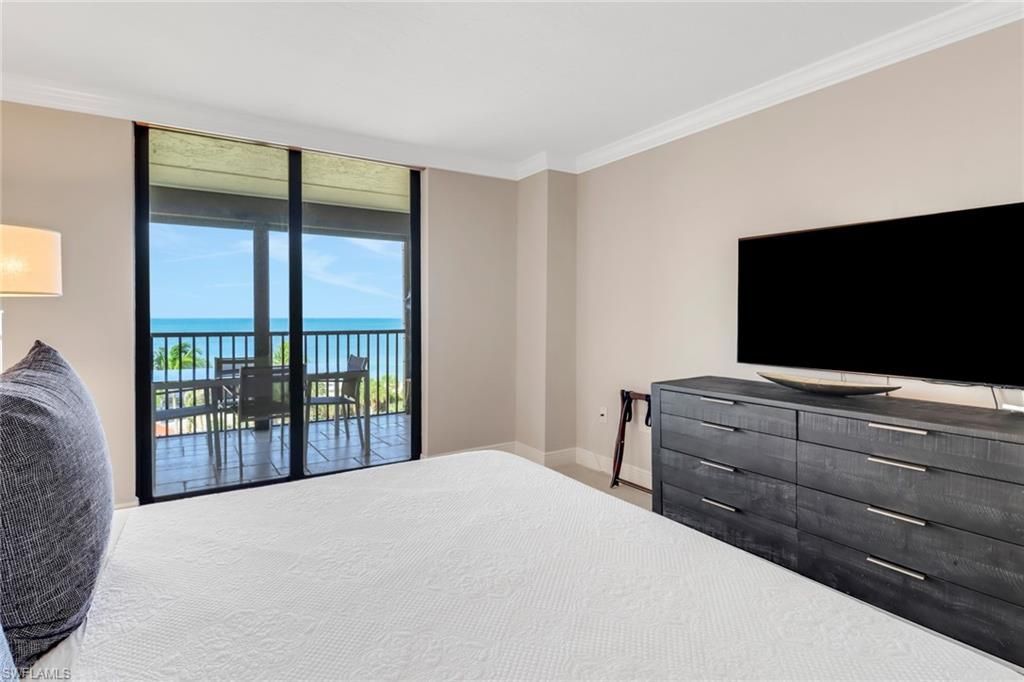 10851 Gulf Shore Dr , Unit 502, Naples, FL 34108 Photo