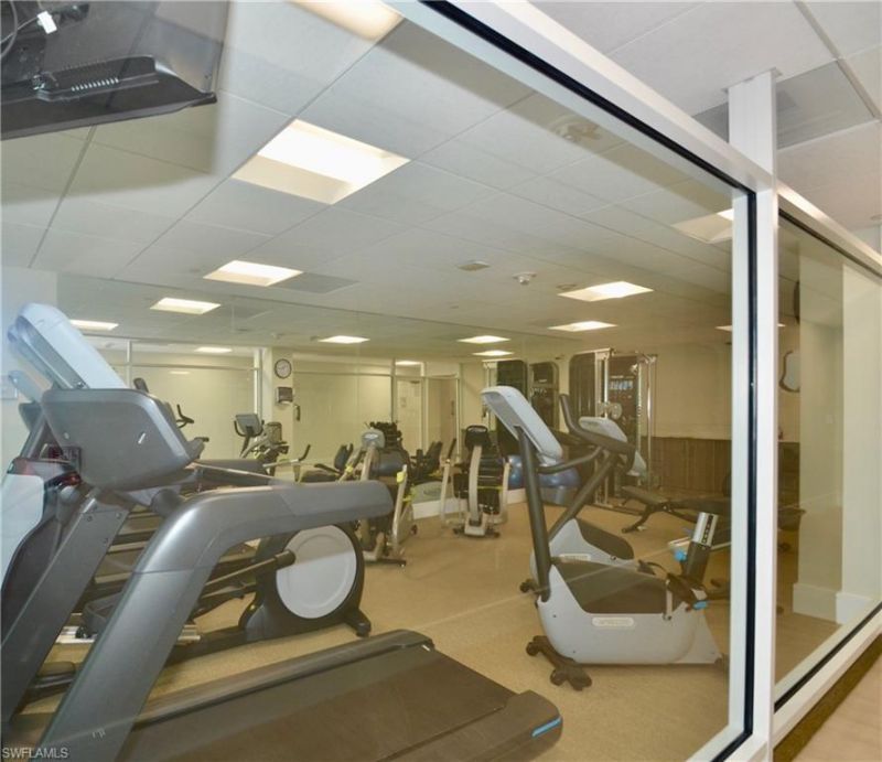 10851 Gulf Shore Dr , Unit 502, Naples, FL 34108 Photo