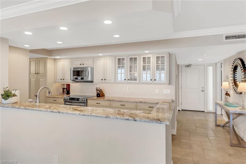 10851 Gulf Shore Dr , Unit 502, Naples, FL 34108 Photo
