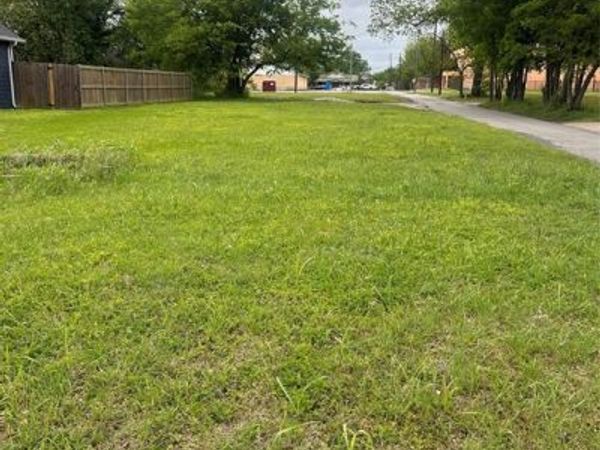 720 S Montgomery Street , Sherman, TX 75090