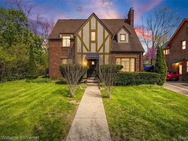 15 Miami Road, Pontiac, MI 48341
