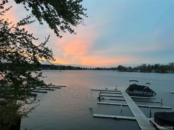 2100 S Long Lake Road, Fenton, MI 48430